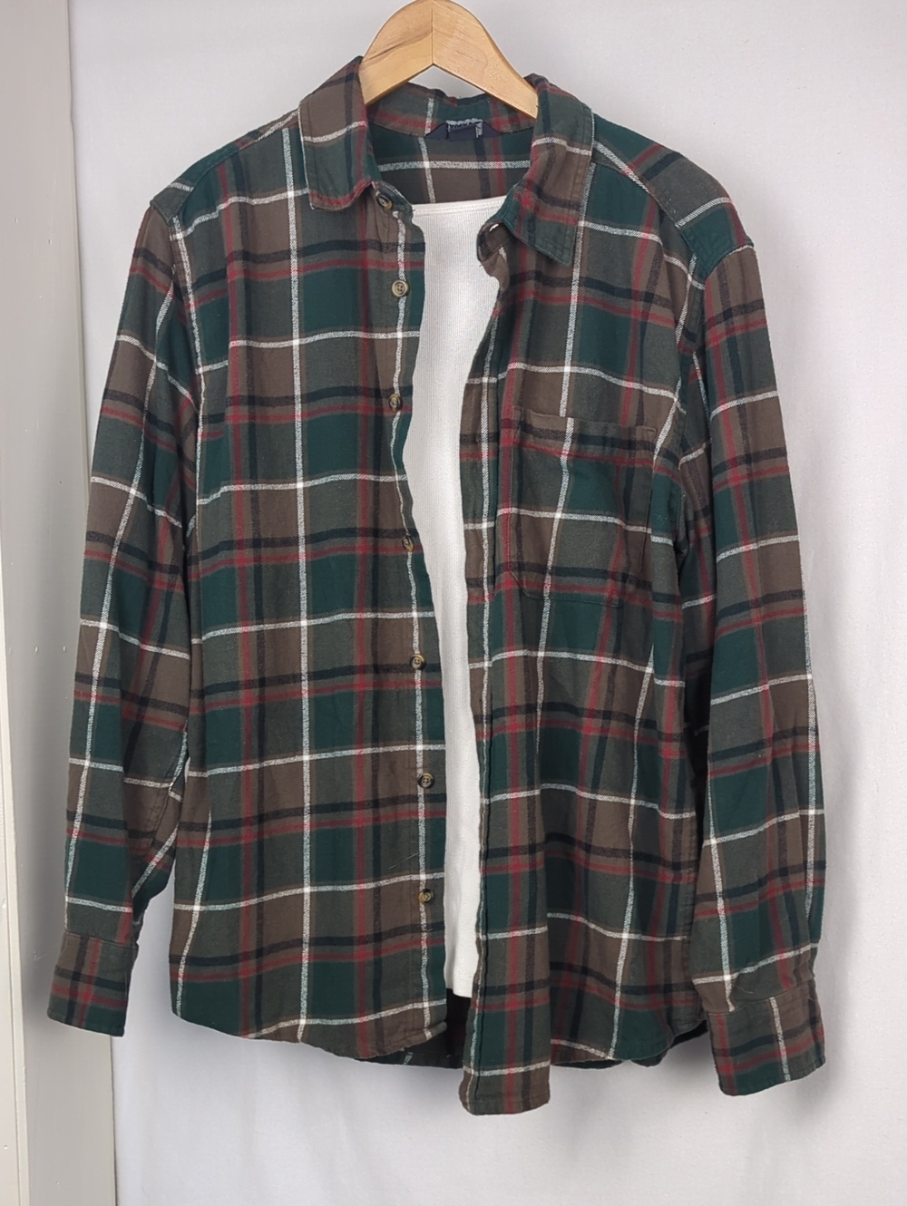 EDDIE BAUER Men's XL Green and Brown Plaid Button-Up Shirt